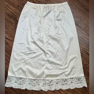 Vintage Vassarette Ivory Lace Half Slip – Style 7535 – Size Medium